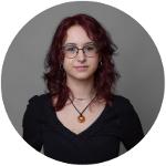 Eine Frau mit Brille