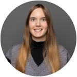 Eine Frau, sie lächelt