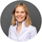 Eine Frau, sie lacht