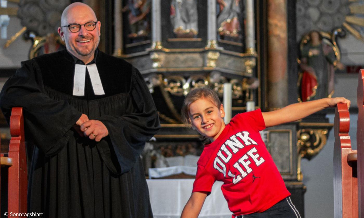 Yascha und Pastor Hannes Schott