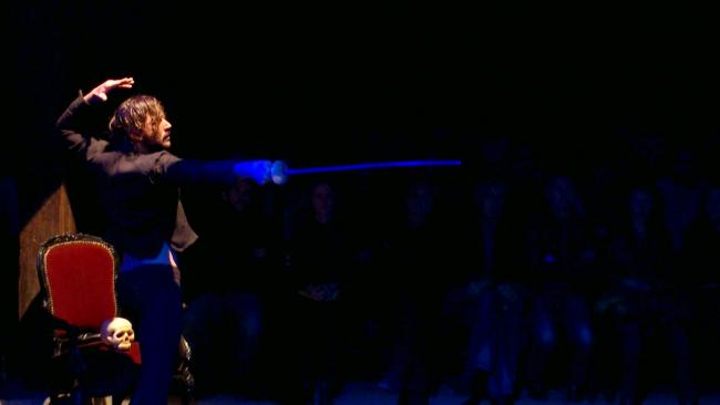 Ausschnitt aus "Hamlet" inszeniert von Bekim Lumi