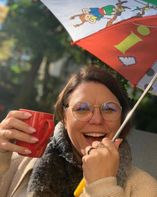 Sabrina Kielon Mit Kaffee und Talar