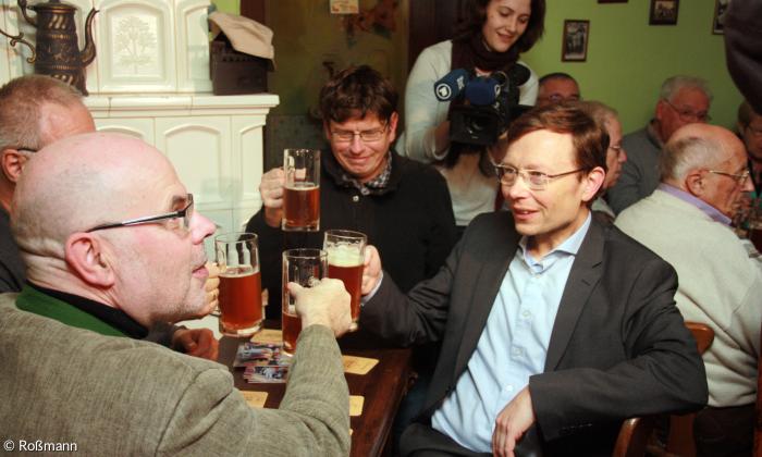 Der Weidener Dekan Wenrich Slenczka (Bildmitte) hatte die Idee zu den »Lutherzoigln«.