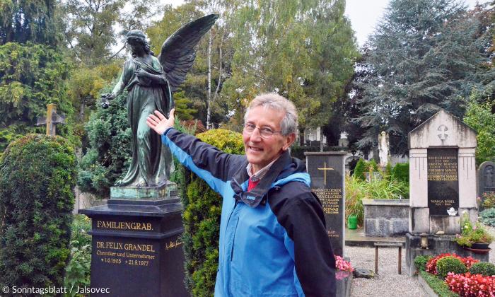 Der Engel mit der Rose ist eine der Lieblingsstatuen von Erwin Stier. Der Friedhofsleiter arbeitet bereits seit 25 Jahren auf dem Friedhof, seit 20 Jahren leitet er ihn.