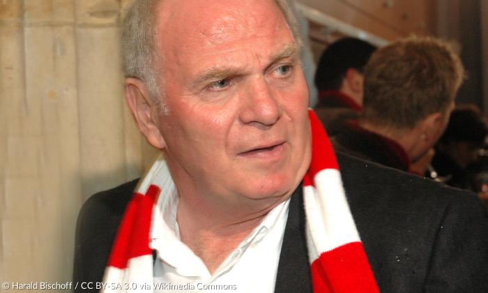 Uli Hoeneß 2005 im Münchner Rathaus bei einer Meisterfeier des FC Bayern.