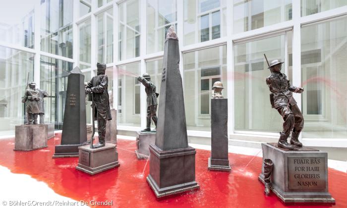 Böhler & Orendt: The Schlock of Glory, 2016, Brunneninstallation (HBT 400 × 380 × 1300 cm)