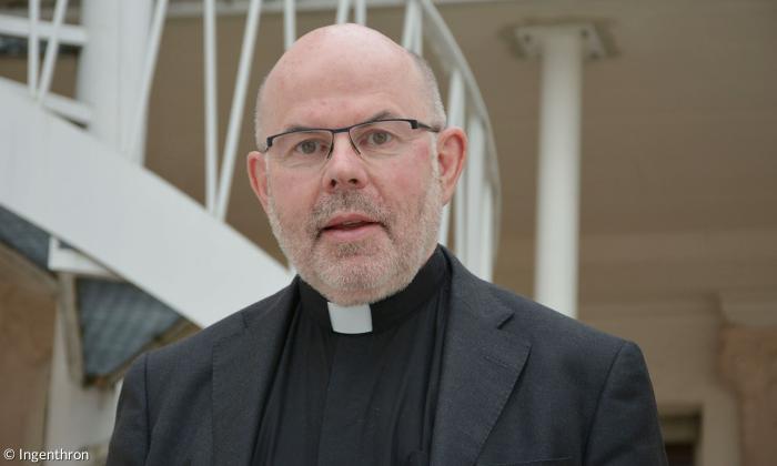 Der Regensburger Regionalbischof Hans-Martin Weiss