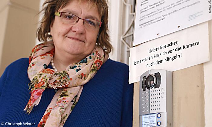 Dekanin Anne Salzbrenner.
