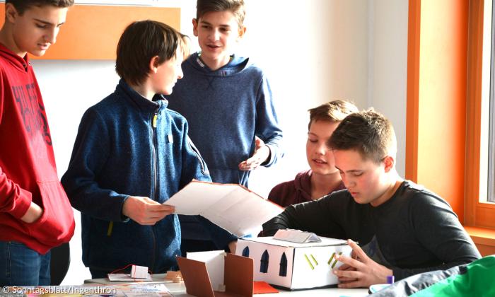 Schüler aus dem Gymnasium Lappersdorf erfinden Kirche neu