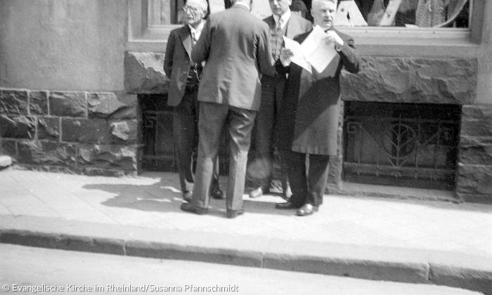 Der bayerische Landesbischof Hans Meiser in Barmen.