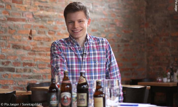 »Grasige Frische«: Der jugendliche Biersommelier Luis Sailer und die vier Luther-Testbiere.
