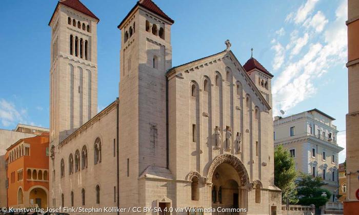 1922 praktisch gleichzeitig mit Benito Mussolinis Machtergreifung in Italien eingeweiht: die evangelisch-lutherische Christuskirche in Rom in der Via Sicilia 70.