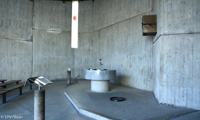 Versöhnungskirche Dachau Innenraum Altar
