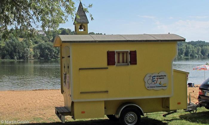 Im fränkischen Seenland kommt die Kirche zu den Menschen.