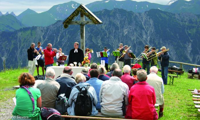 Pfarrer Roland Sievers beim Berggottesdienst auf dem Fellhorn in den Allgäuer Alpen.