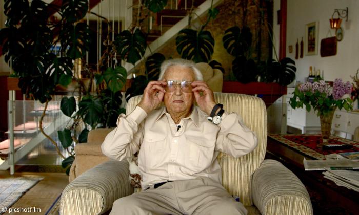 Ernst (102) hat einen Einbrecher in seinem Haus zuerst verarztet und dann hinausgeworfen.