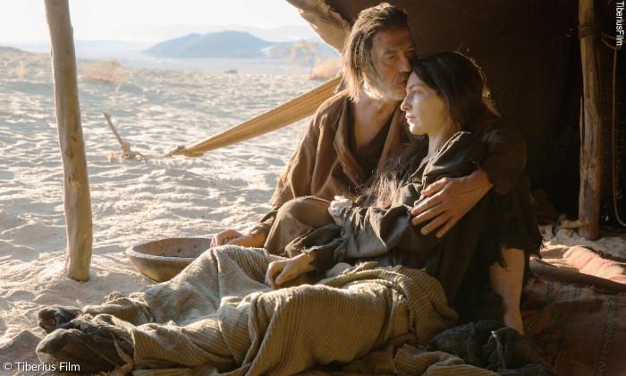 Der Vater (Ciaran Hinds) und seine todkranke Frau (Ayelet Zurer).