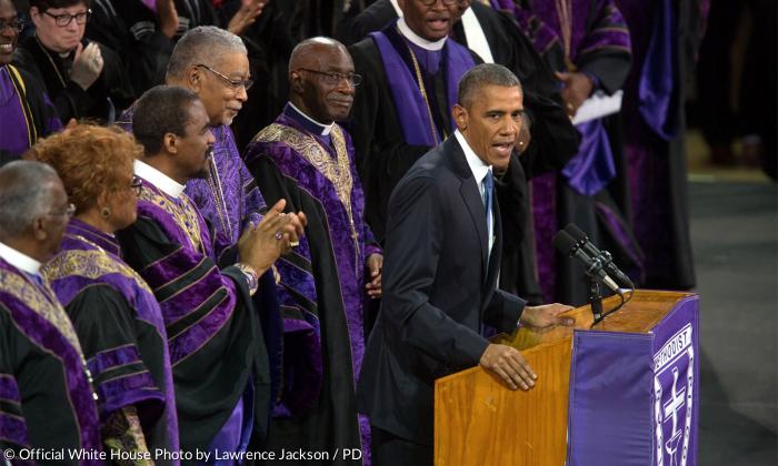 »Amazing Grace«: Obama bei seiner Trauerrede für Pfarrer Clementa Pinckney und die Opfer eines Terroranschlags auf eine Kirche in Charleston im Juni 2015.