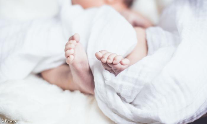 Baby auf Windel