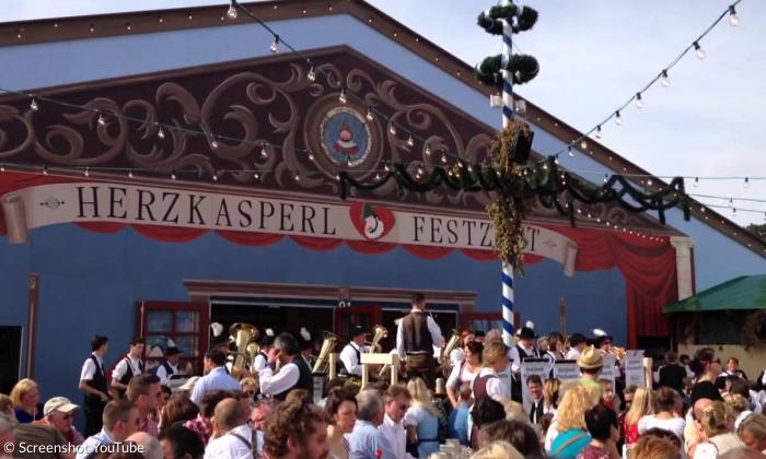 Das Herzkasperlzelt auf der Oidn Wiesn.