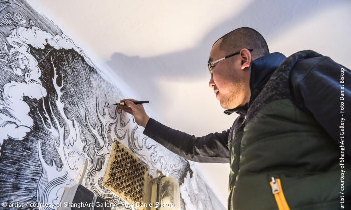 Sun Xun bei der Arbeit an seiner Zelleninstallation »Protestant, 2017« (»Luther und die Avantgarde«, Wittenberg).
