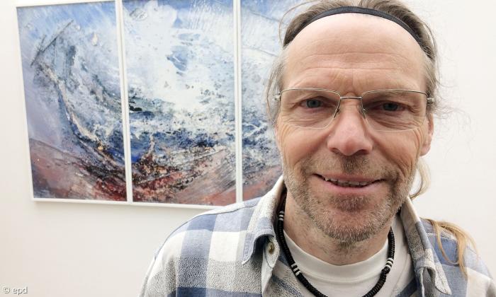 Hauschilds abstrakte Gemälde stellen mindestens geistige Kräfte dar, wenn nicht gar körperliche.