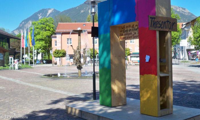 Thesentor auf dem Richard-Strauß-Platz in Garmisch-Partenkirchen