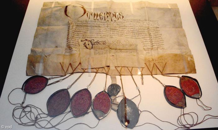 Ablassbrief aus dem Jahr 1480 auf der Bayerischen Landesausstellung in Coburg