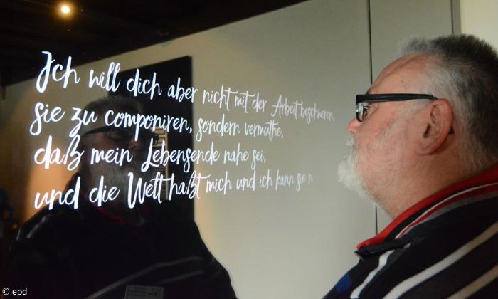 Lutherzitate an einer Spiegelwand auf der Bayerischen Landesausstellung in Coburg