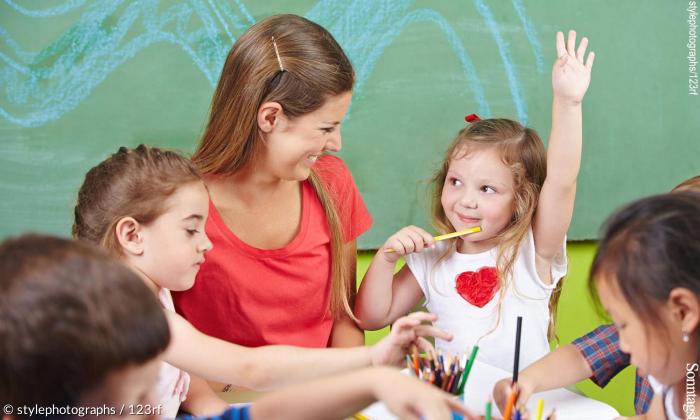 Erzieherin im Kindergarten.