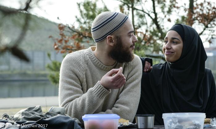 »Layla M.« von Mijke de Jong mit Nora El Koussour und Ilias Addab.