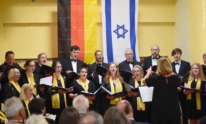 Der Zamirchor singt zur Gründung der Deutsch-Israelischen Gesellschaft Oberfranken.