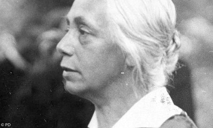 Käthe Kollwitz fotografiert von Robert Sennecke vor 1940.