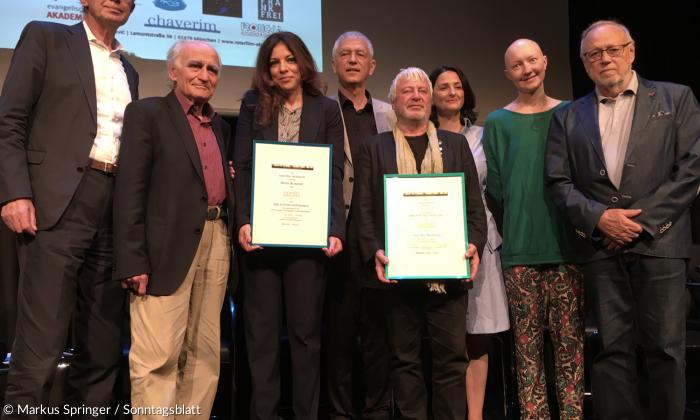 Die Preisträger, Juroren und Laudatoren der ökumenischen Interfilm-Akademie beim Filmfest München 2017: Laudator Professor Heiner Stadler, Akademie-Ehrenpräsident Eckart Bruchner, CCC-Chefin und Produzentin Alice Brauner (für Ehrenpreisträger Artur Brauner), Jurypräsident Peter Marinkovic, Schauspieler Rinaldo Talamonti (für »One Future«-Preisträger Roberto de Paolis), Jurorinnen Fatima Abdollahyan und Svetlana Belesova, Regisseur Joseph Vilsmaier.