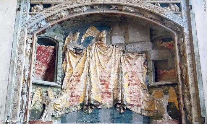  Die »Karg-Nische«, Überreste des einst prunkvollen Altars im Ulmer Münster.