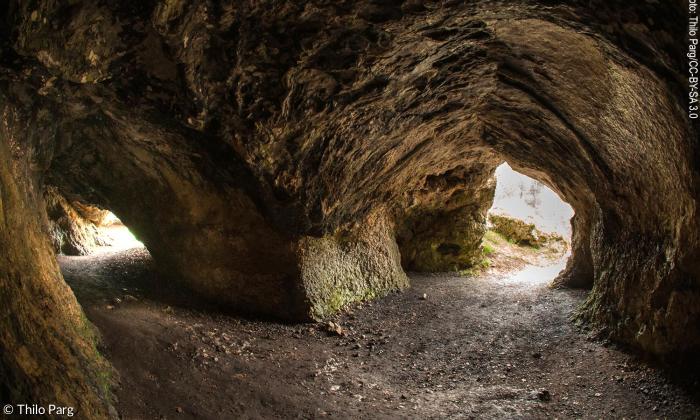 Innenansicht der Vogelherdhöhle bei Niederstotzingen im Lonetal.