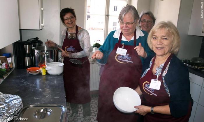 Das Küchenteam beim Mittagstisch.
