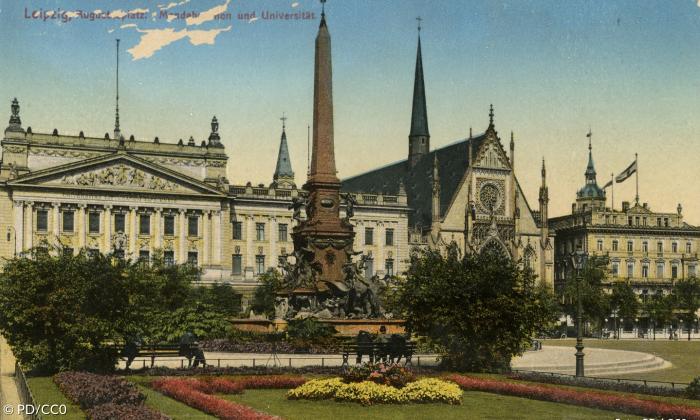 So sah der Leipziger Augustusplatz mit Mendebrunnen, Universität und Universitätskirche St. Pauli im Jahr 1911 aus.
