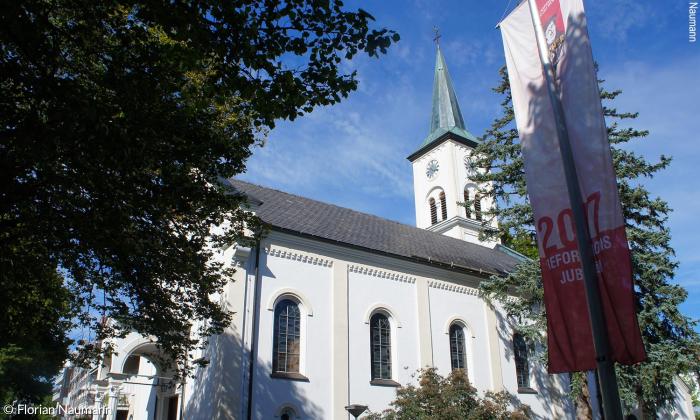 Bis 1979 war sie namenlos und einfach »nur« die evangelische Kirche: Die Starnberger Friedenskirche wird im August 2017 125 Jahre alt.