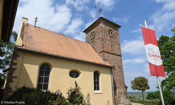 Die evangelische Kirche St. Jakob im pfälzischen Herxheim, in deren Turm die Hitlerglocke hängt.