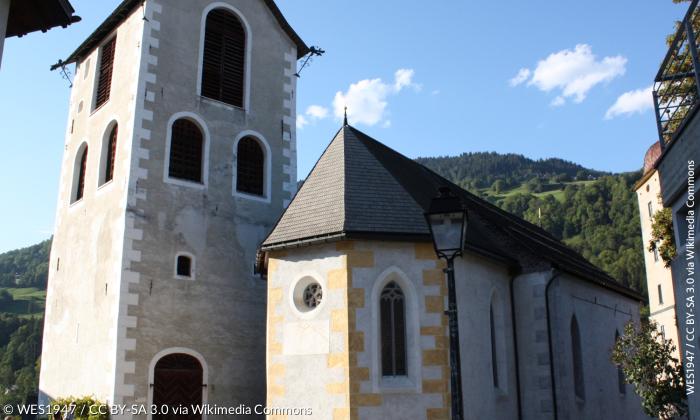 Die reformierte Kirche St. Margareta mitten im »Städtli«, der Altstadt von Ilanz in Graubünden.