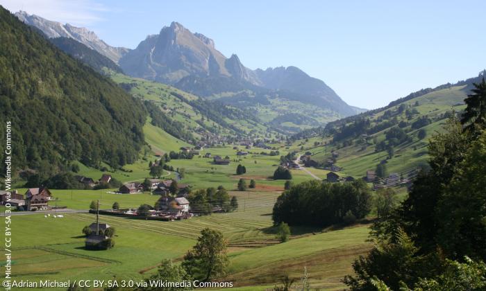 Das Heimattal Ulrich Zwinglis: Blick aufs Toggenburg mit dem Wildhauser Schafberg und dem Säntis (links oben).
