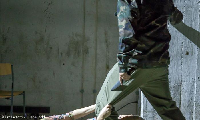 Carmen« im »Mixed Munich Arts«: Carmen (Cornelia Lanz) und Don José (Anton Klotzner) - Mord.