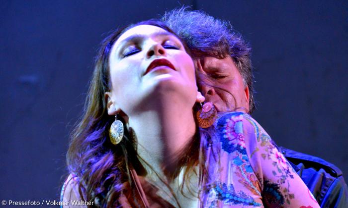 Carmen« im »Mixed Munich Arts«: Don José (Anton Klotzner) und Carmen (Cornelia Lanz).