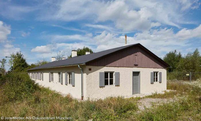 Außenansicht der leer stehenden Baracke 5 des ehemaligen Zwangsarbeiterlagers Neuaubing