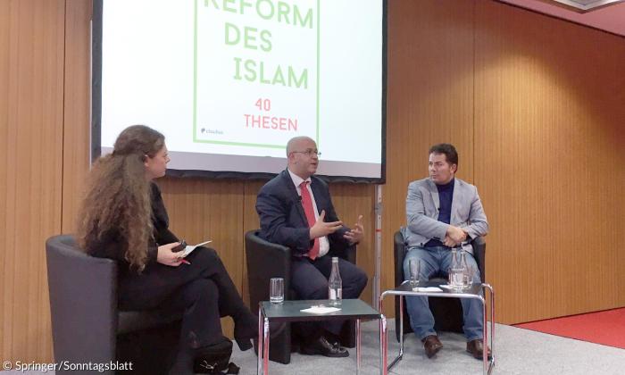 Abdel-Hakim Ourghi (Mitte) in der Diskussion mit Islamkritiker Hamed Abdel-Samed und Moderatorin Shelly Kupferberg bei der Präsentation seines Buchs »Reform des Islam« in der Berliner Bundespressekonferenz.