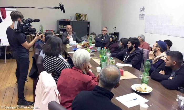 Auch im Gemeindesaal der »Ibn Rushd-Goethe«-Moschee stellt Abdel-Hakim Ourghi seine 40 Thesen zu einem friedfertigen, humanistischen Islam vor