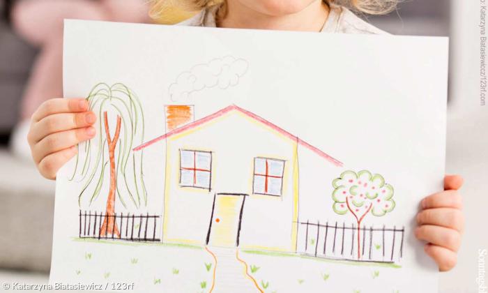 Heimat: Kinderzeichnung eines Hauses.