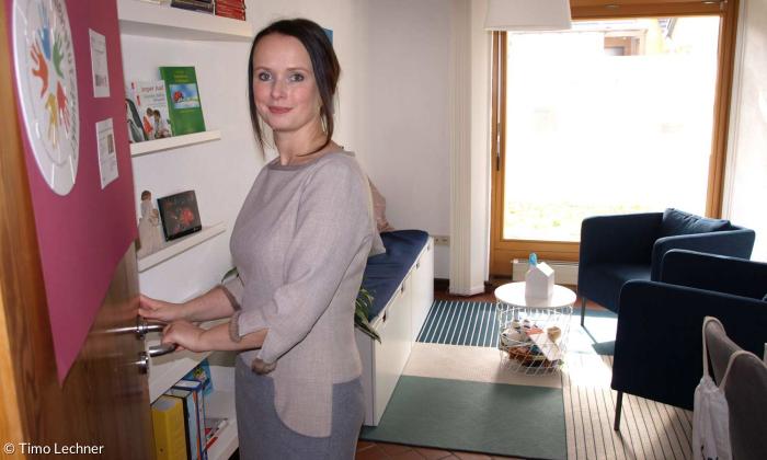 Evelyn Lacken in ihrem Beratungszimmer im Ökumenischen Familienstützpunkt in Neunkirchen am Brand.