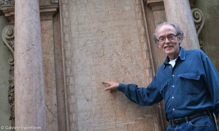 Klaus-Peter Rueß auf dem Regensburger Gesandtenfriedhof